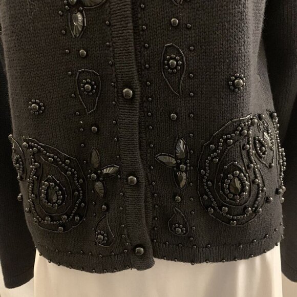 Moda International. Size Medium. Beaded Button Up Long Sleeve Sweater. B98. - Picture 4 of 7
